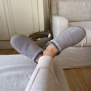 Anthropologie brand new Laidback London Light Gray Cozy shearling slippers 🌈🧘